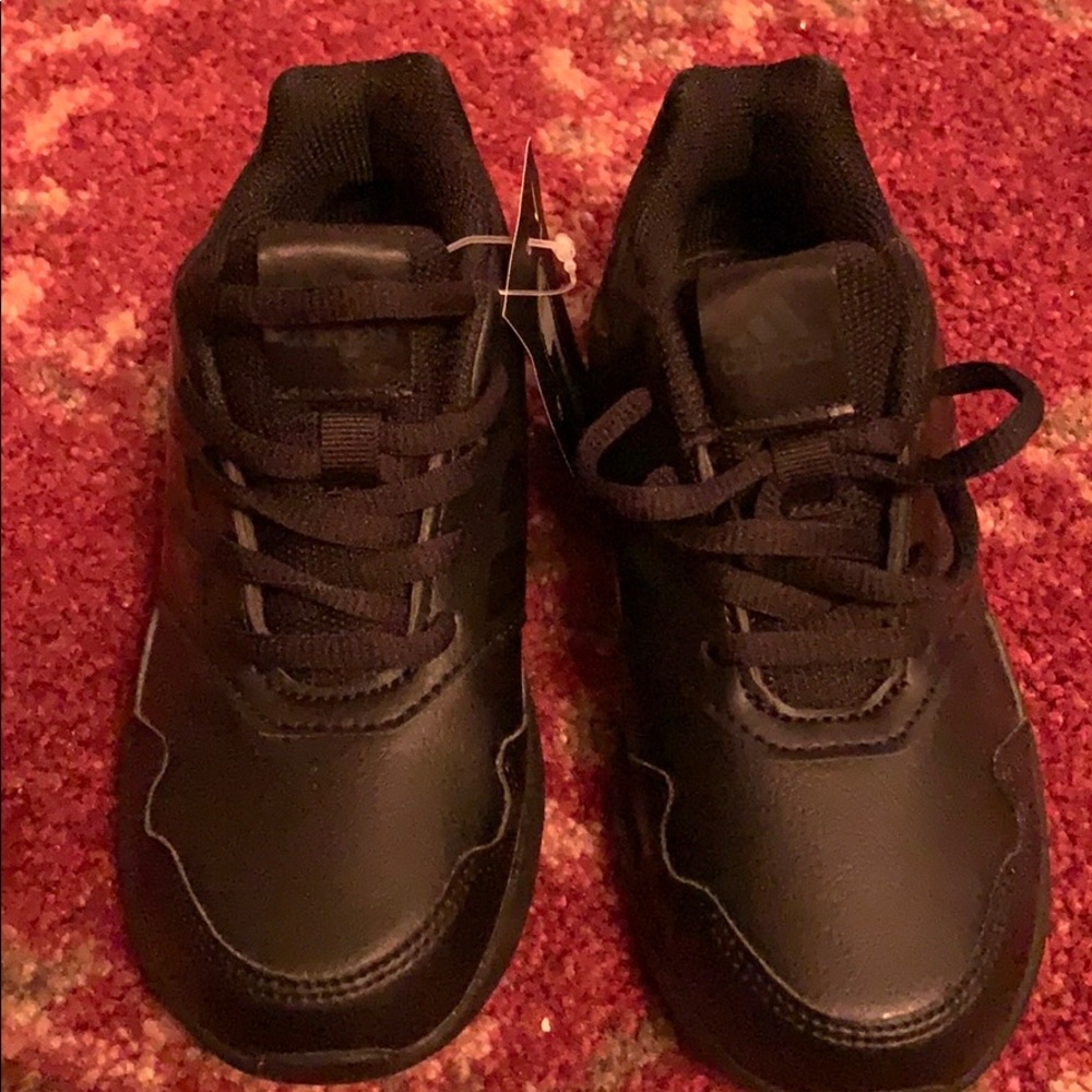 Black Adidias